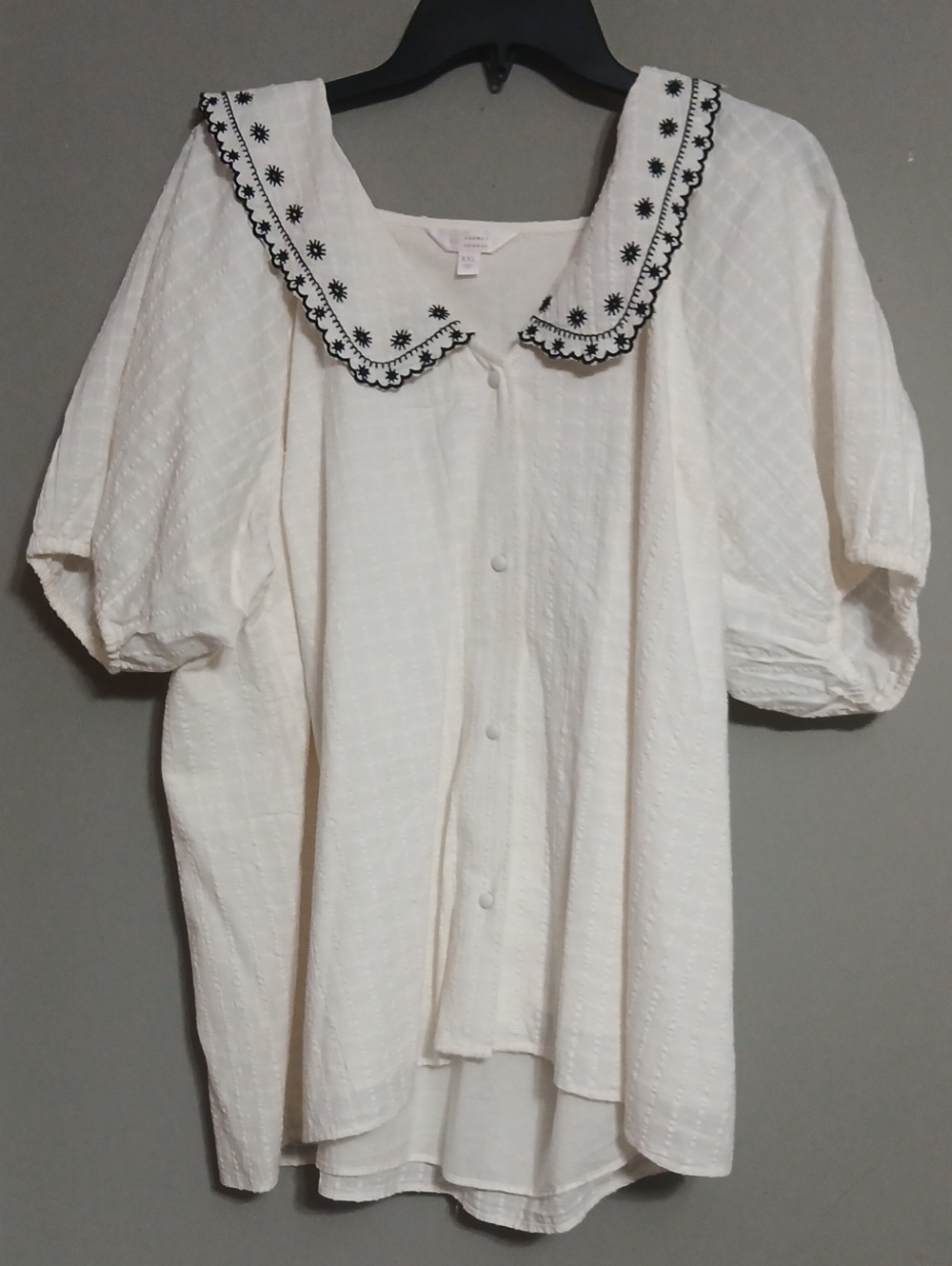 LC Lauren Conrad White Embroidered Peter Pan Collar Button-Front Top
